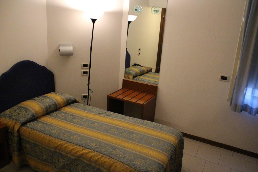 Hotel Riverside Modena Dış mekan fotoğraf